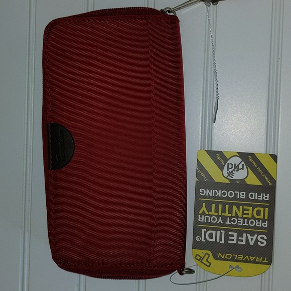 Travelon Red RFID Blocking Zipper Wallet with Wrist Strap New - Picture 9 of 9